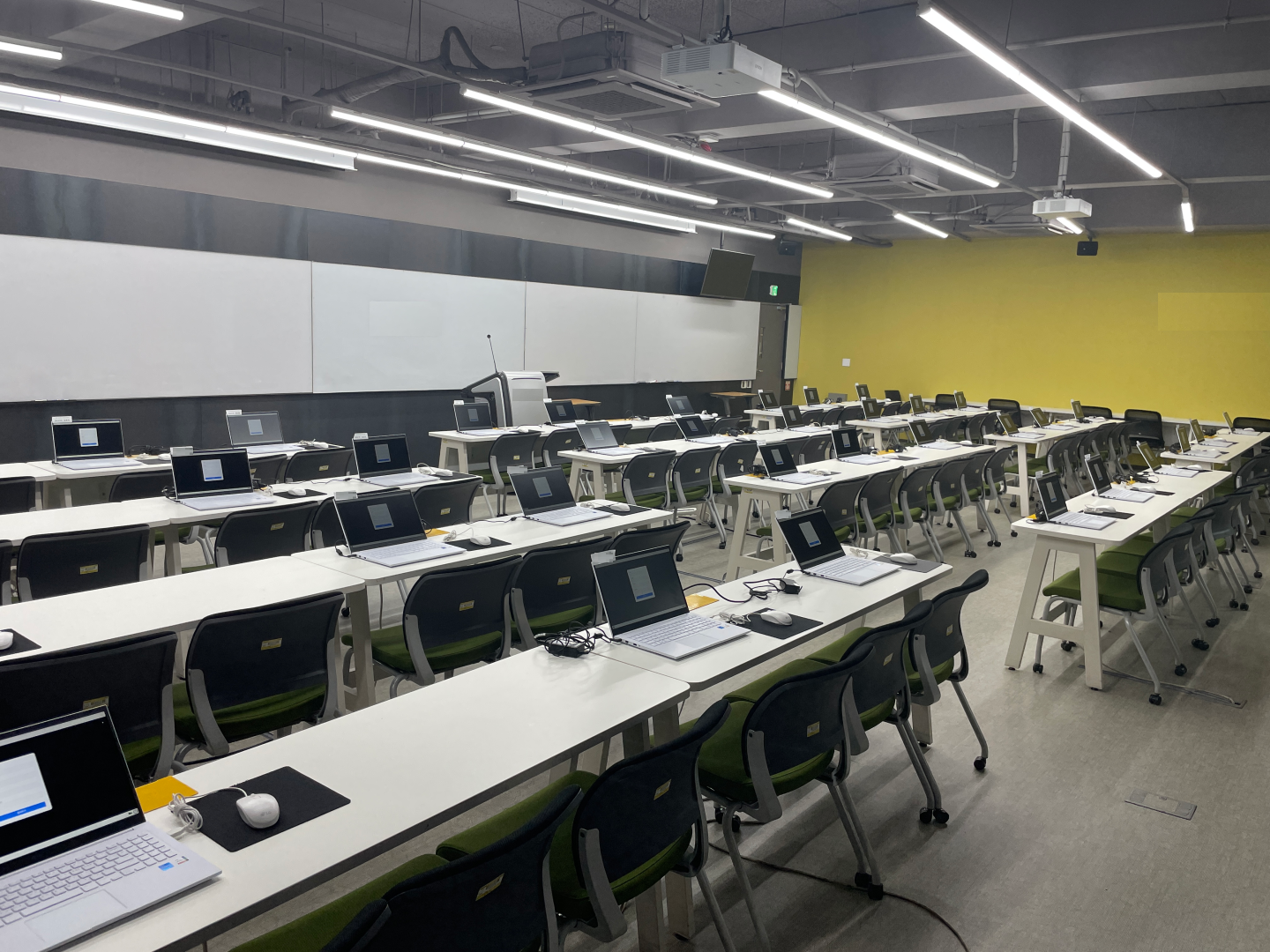 대학 IT프로그램 경연장 세팅